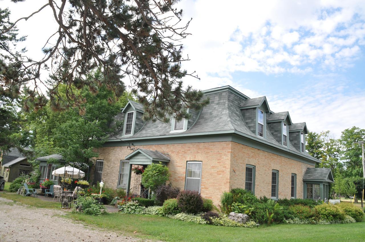 Sommerville Court Motel Bed & Breakfast Lucknow Exteriér fotografie