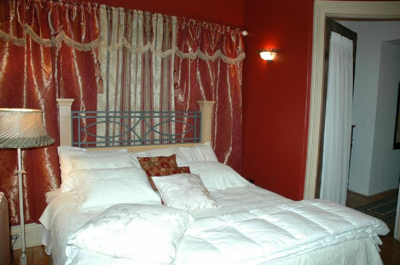 Sommerville Court Motel Bed & Breakfast Lucknow Exteriér fotografie